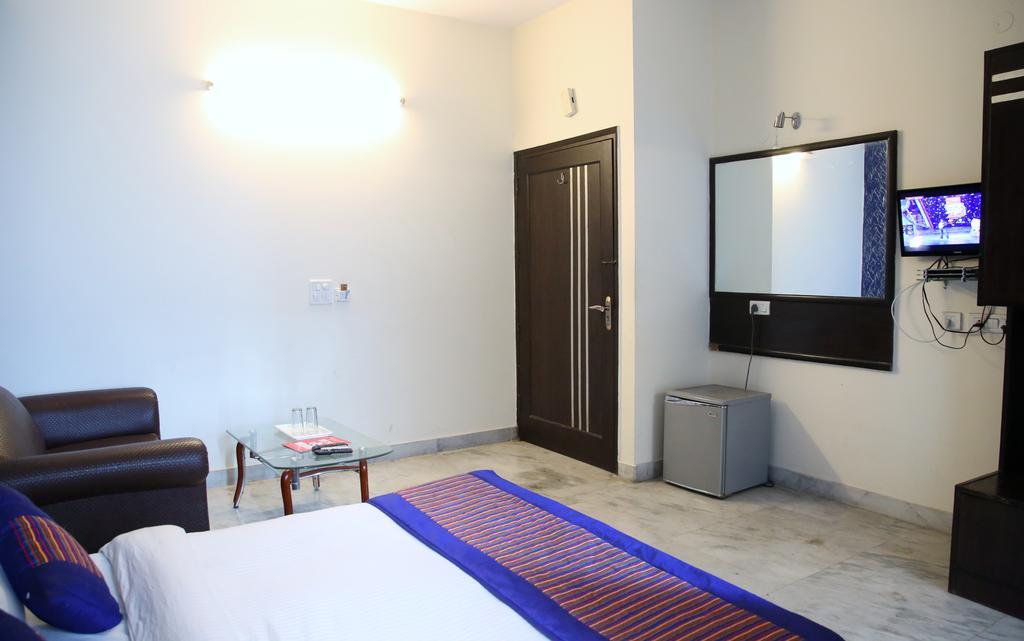 Hotel Mandakini Palace Delhi  Room photo