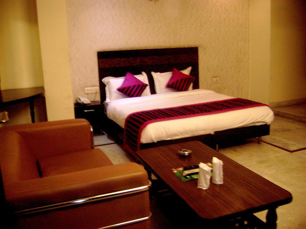 Hotel Mandakini Palace Delhi  Room photo