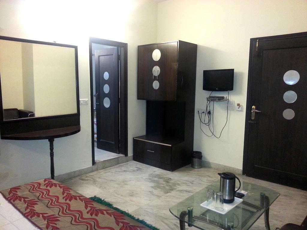 Hotel Mandakini Palace Delhi  Room photo